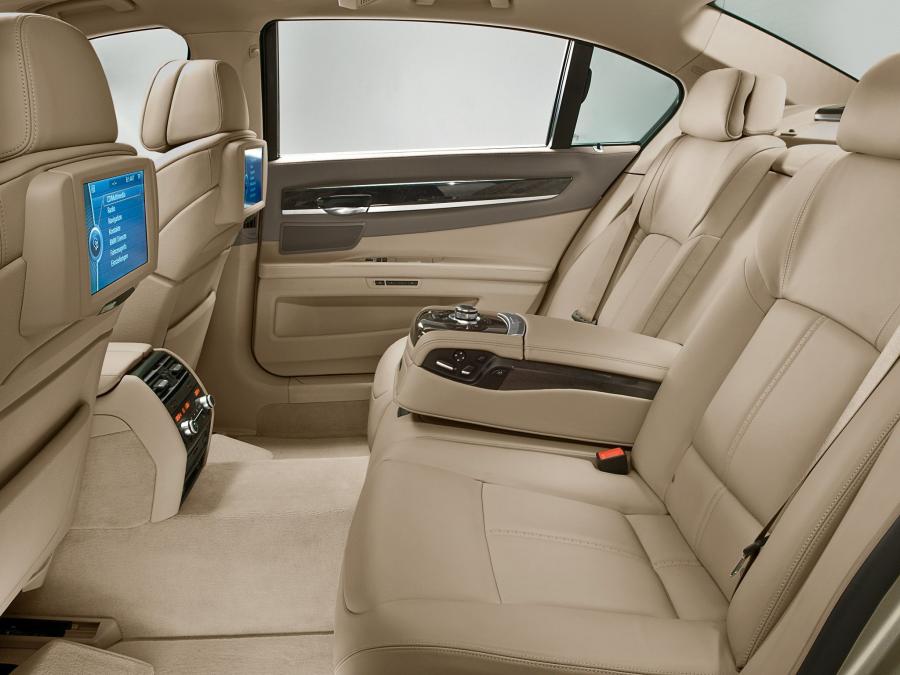  BMW 750Li 2008 года  (фото 15 из 16)